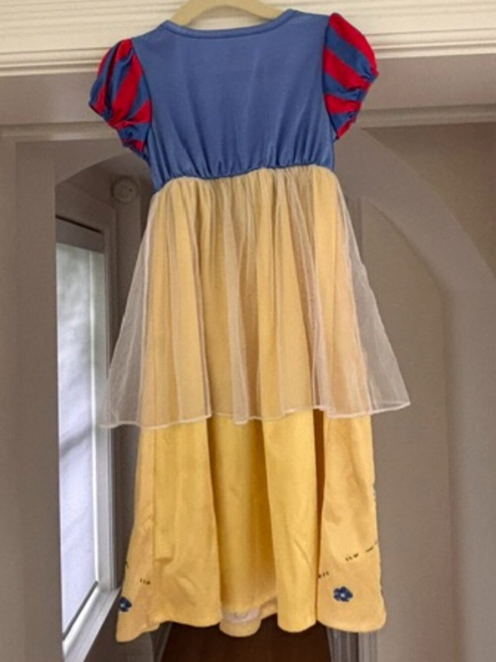"Adorable" Disney Snow White Nightgown - Size 3T - Picture 2 of 4